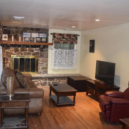 5 Bdr Cabin Game Rm Large Deck Fireplace Firetable เลคฮาร์โมนี ภายนอก รูปภาพ